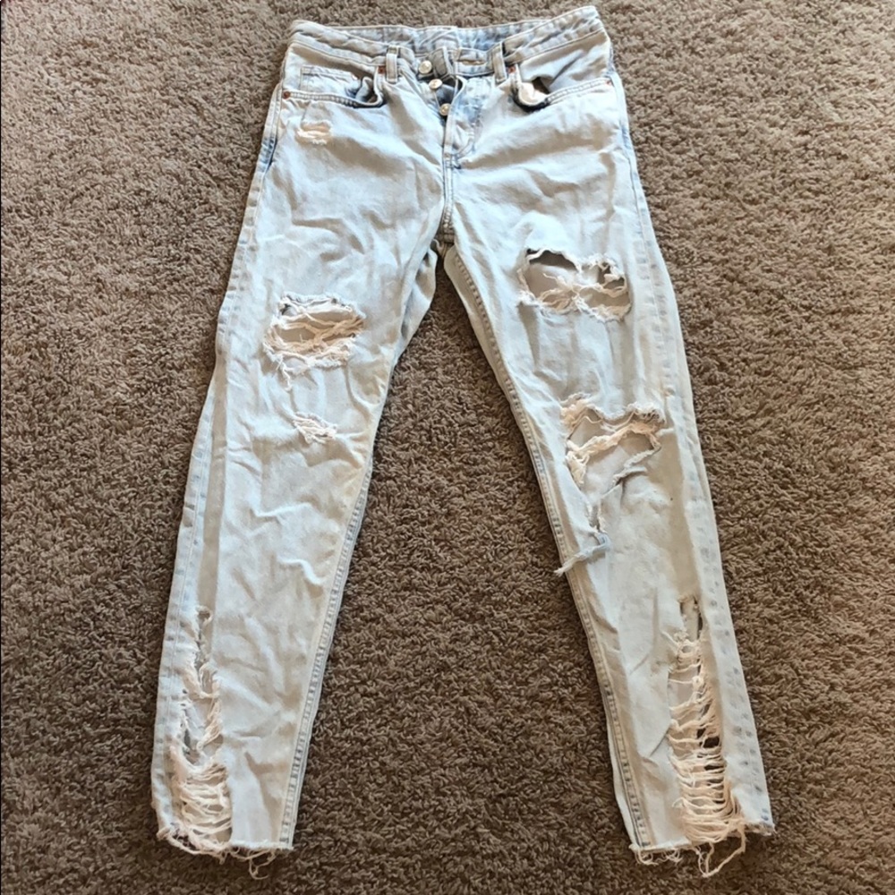 Light wash ripped denim jeans